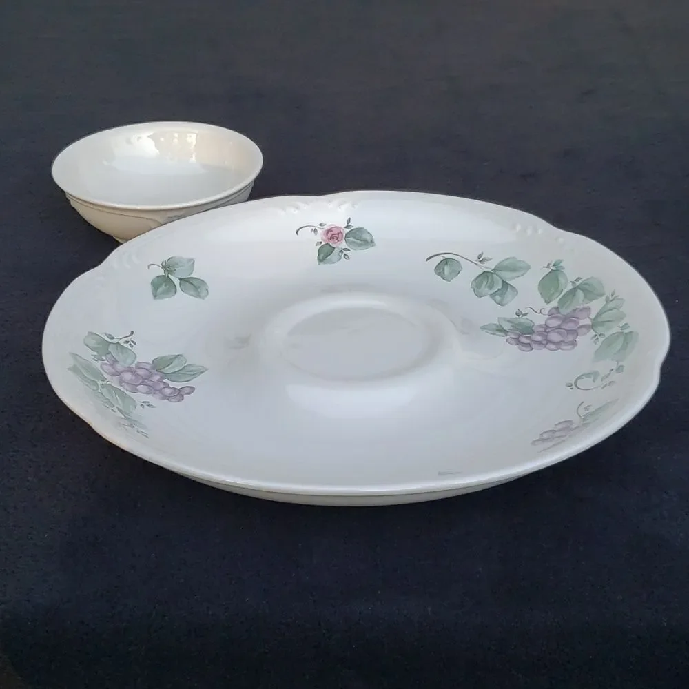 Beautiful Vintage Pfaltzgraff Ceramic Chip / Veggie & Dip Set Grapes Roses